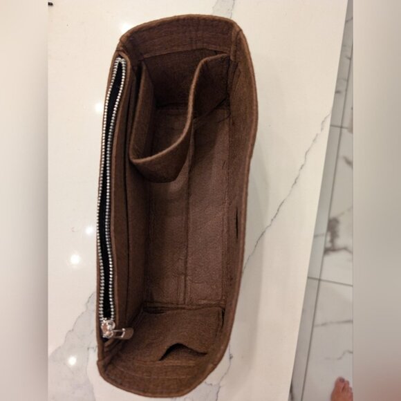 GUC Crossbody bag - Picture 8 of 8